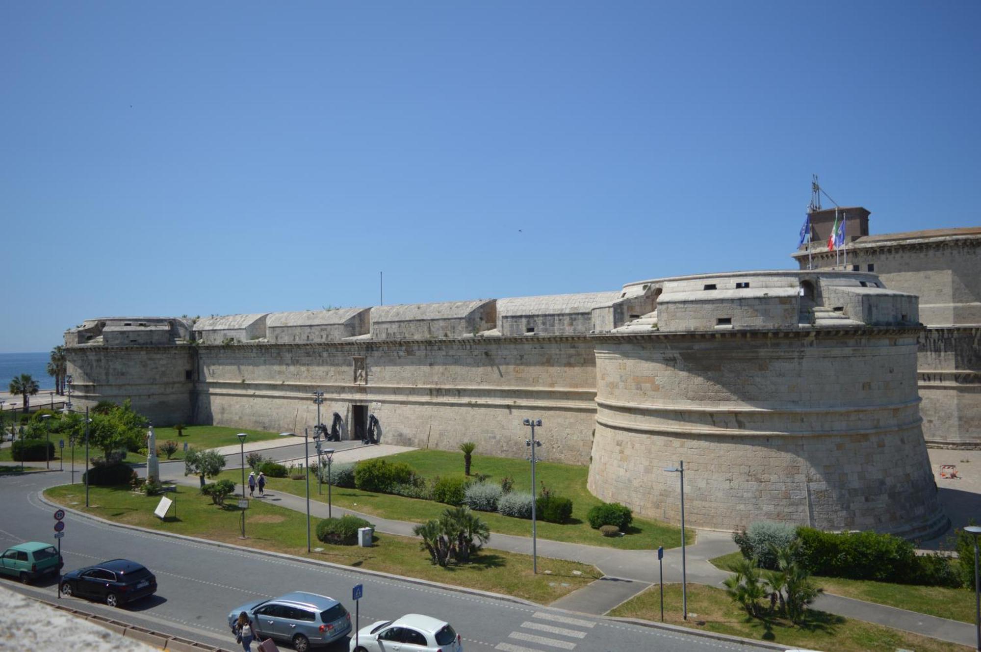 Domus Cavour Appartement Civitavecchia Buitenkant foto